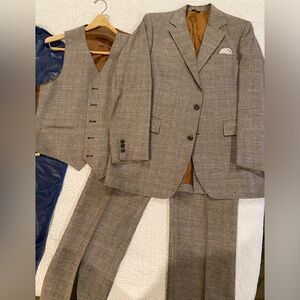 Kuppenheimer Designer suits for men 44 regular